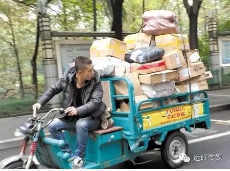 6 在中国快递小哥是非常辛苦的.jpg